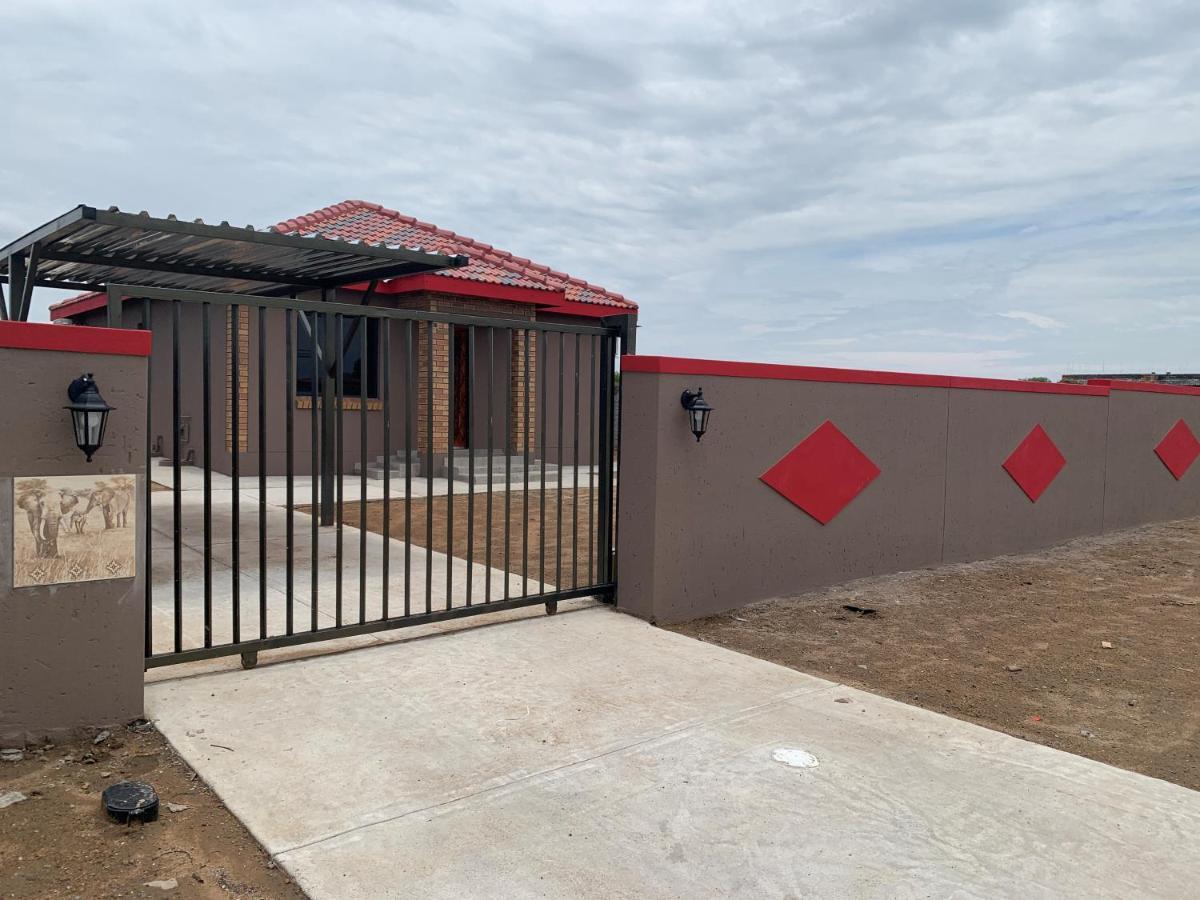 Elephant House, 2 Bedroom House, Next To Pilanesberg And Sun City Mogwase Exterior photo